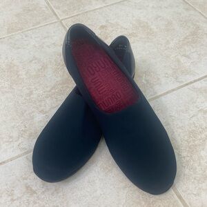 VGUC Munro Traveler Slip-on Black Women 8.5WW.